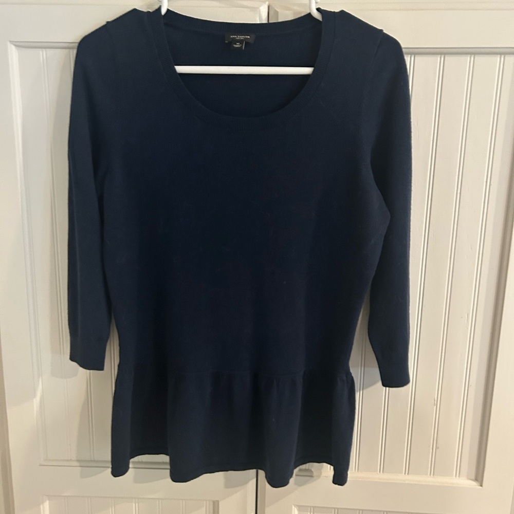 Ann Taylor Navy Fitted Peplum Lightweight Knit Top w/Peplum Size M